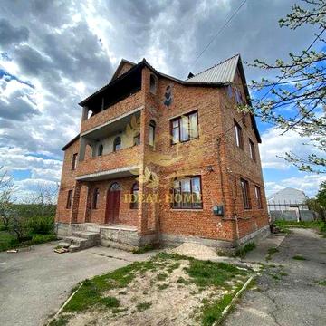 Продам будинок в Таращі - 6 кімнат, 391 м², 10 соток.