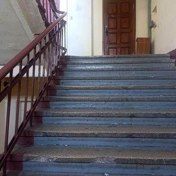 Продам готельку поряд з метро