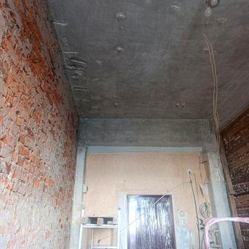 Продам готельку поряд з метро