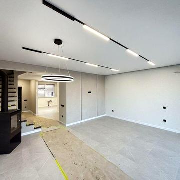 Продається сучасний таунхаус з ремонтом в зручній локації/Асфальт, газ