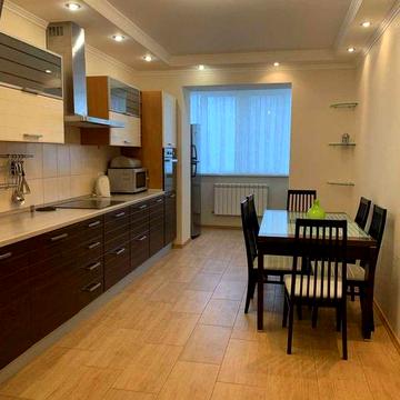 Продаю квартиру за адресою Урлівська 10-а