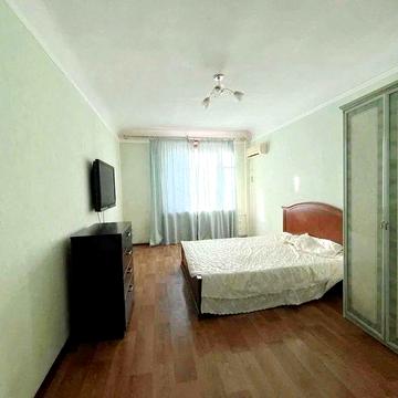 простора 2к квартира на Подолі, Межигірська 56/50, поряд м.Т. Шевченка