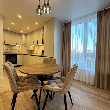 Будинок з підземним паркінгом напроти парку кухня студія і спальня