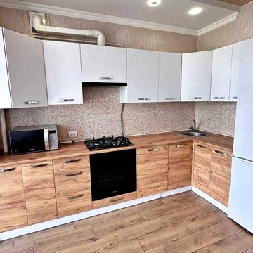 Простора та затишна квартира на Щасливому