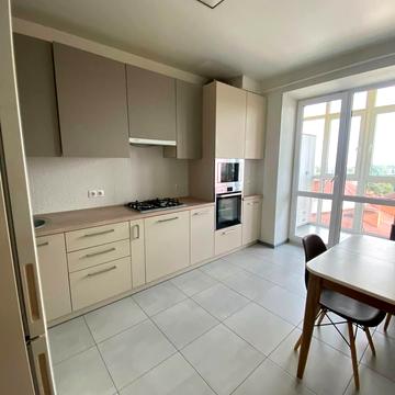 Українська вул., 83б