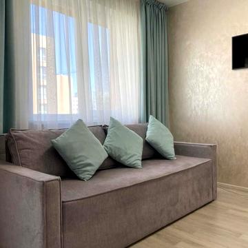 Молодіжна вул., 22