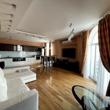 Лабораторна вул., 8