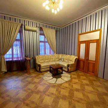 Святослава Караванського вул. (Жуковського), 35