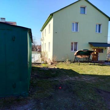 Продаж 1-го поверху в 2-х поверховому будинку