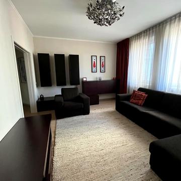 Миколи Амосова вул., 4