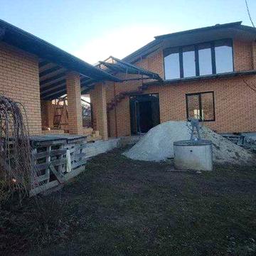 Продаж сучасного будинку з каміном, плануванням продуманого для себе