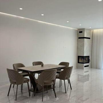 Продаж котеджу з двориком New Village