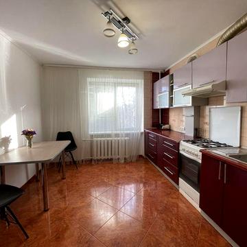 Оренда 2 кімнатної квартири вул. Карнаухова