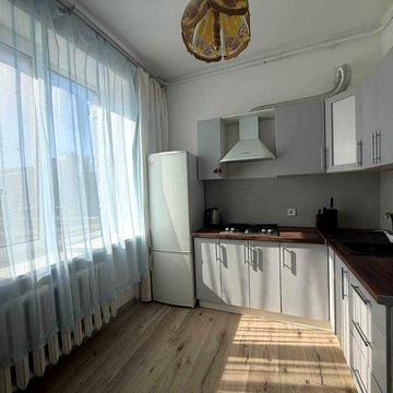 Чоколівський бульвар 28, оренда просторої 2к, є ГАЗ! 2 поверх