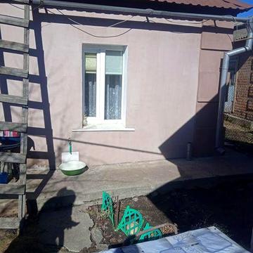 Продам частину будинку на Новомиколаївці по вулиці Леваневського