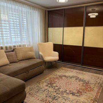 Простора 3 кімнатна квартира в Центрі