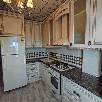 Продам світлу 2-кімнатну квартиру в центрі