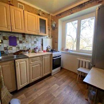 ПРОДАМ двокімнатну квартиру на другому поверсі, Черемушки