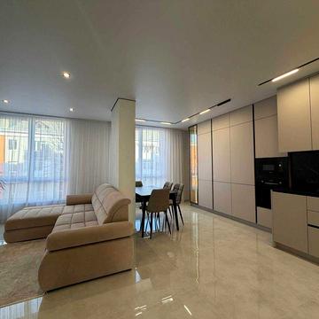 Простора 2-кімнатна квартира + кухня-студія в ЖК “Шелест”