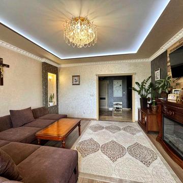 В Ужгороді продам чудову ексклюзивну 3-к.квартиру у відмінному стані!