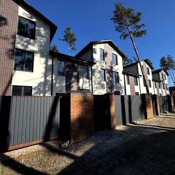 Двоповерховий таун з ремонтом!