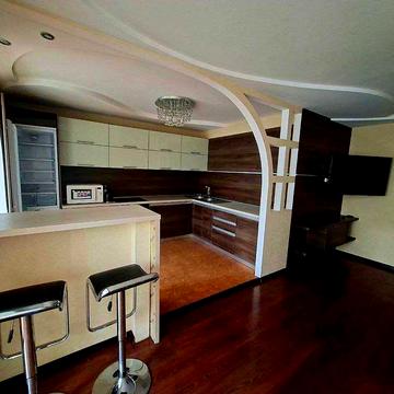 ПРОДАМ 3 к Кухня студии + 2 отдельные комнаты ул. Рабочая 73.  68000 $