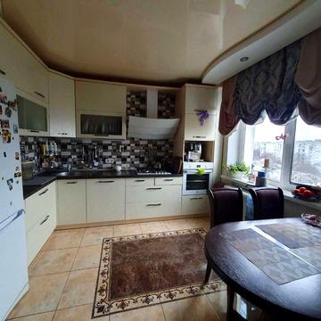 Продаж 3-х кімнатної квартири по вул. С. Ріхтера.