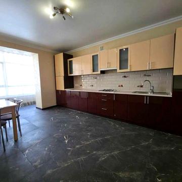 Оренда велика 2 кімнатна біля парку вул Довженка