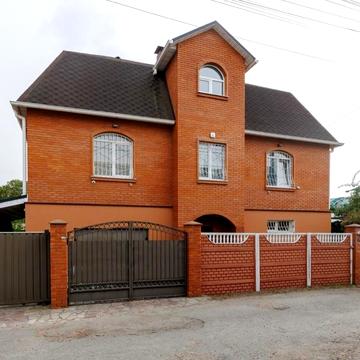 Садова вул., 2