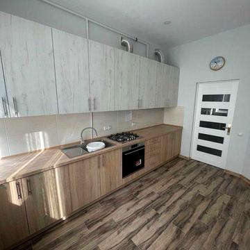 Здається в оренду простора 4-кім квартира  на вул. Руфа.