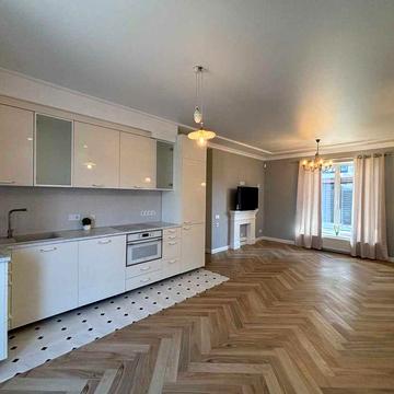 Продам готовий теплий будинок з ділянкою в центрі міста.