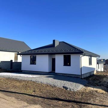 Стильна Американка в районі Каравану