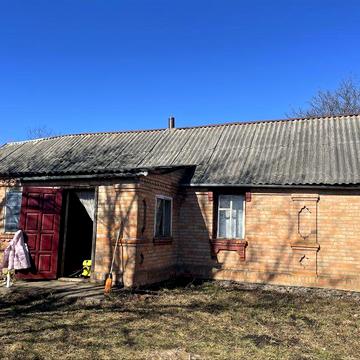 Продається земельна ділянка з будинком