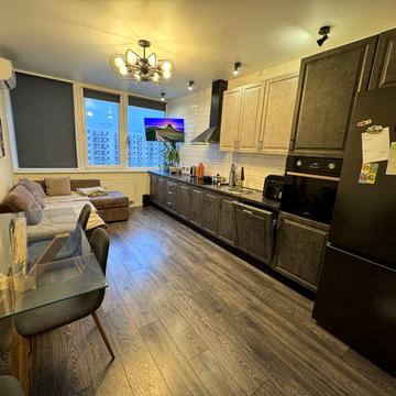 Продажа большой двухкомнатной квартиры в Киевском районе