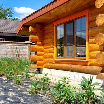 Продам ЗРУБ ( дерево кругляк тесаний вручну) 70м2
