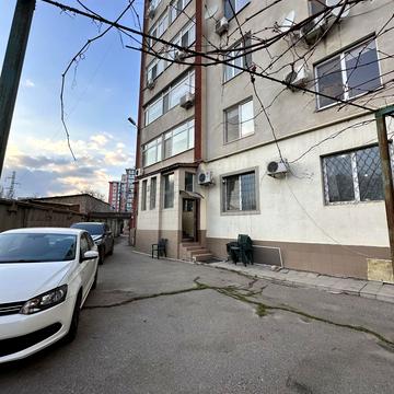 Простора квартира, яка може стати аналогом приватному будинку.