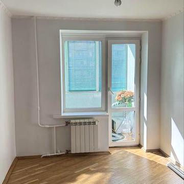 Продаж чудової 3-кім. квартири в цегляному будинку, Р. Шухевича 26