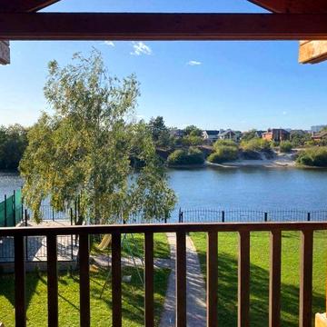 Без%Будинок з виходом на велику воду!Пляж,басейн,баня,світло,укриття