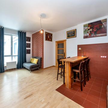 Кирило-Мефодіївська вул., 2