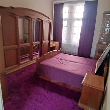 Здається на довготривалий термін квартира в центрі міста.