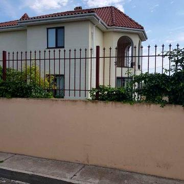 Добротный дом с видом на море