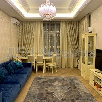 Метро Харківська. 3 кімнатна квартира 106 кв.м на Ревуцького 9