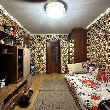 3-кімнатна квартира загальною площею 48 м² на 3 поверсі.