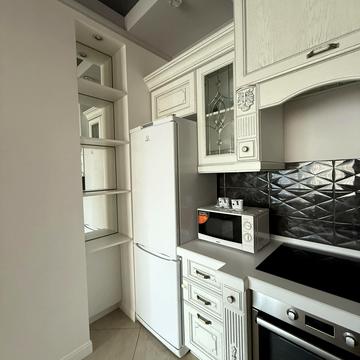 Літературна вул., 1а