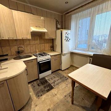 Продаж 2-х кім квартири район 8-9 школа