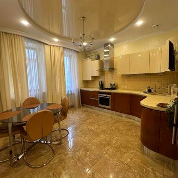 Сдам 2х комнатную квартиру от хозяина  на Жуковского 10