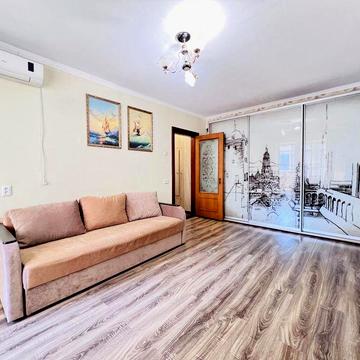 Продаю 2-кімнатну квартиру в Центрі