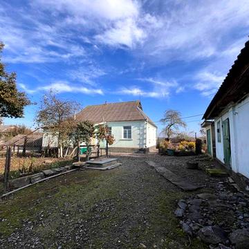 Продам житловий будинок з господарськими спорудами