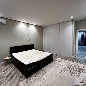 Здається квартира поруч біля центру