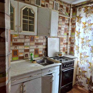 Продам 2 кімн. квартиру на Героїв України. 1/5 пов. 31500